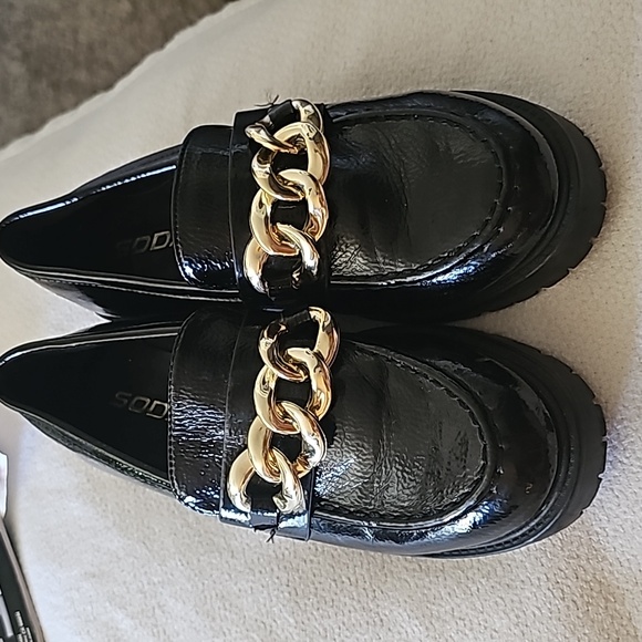 AWESOME SODA 90S STYLE CHAIN LUG PATENT LEATHER LOAFERS - Picture 3 of 9